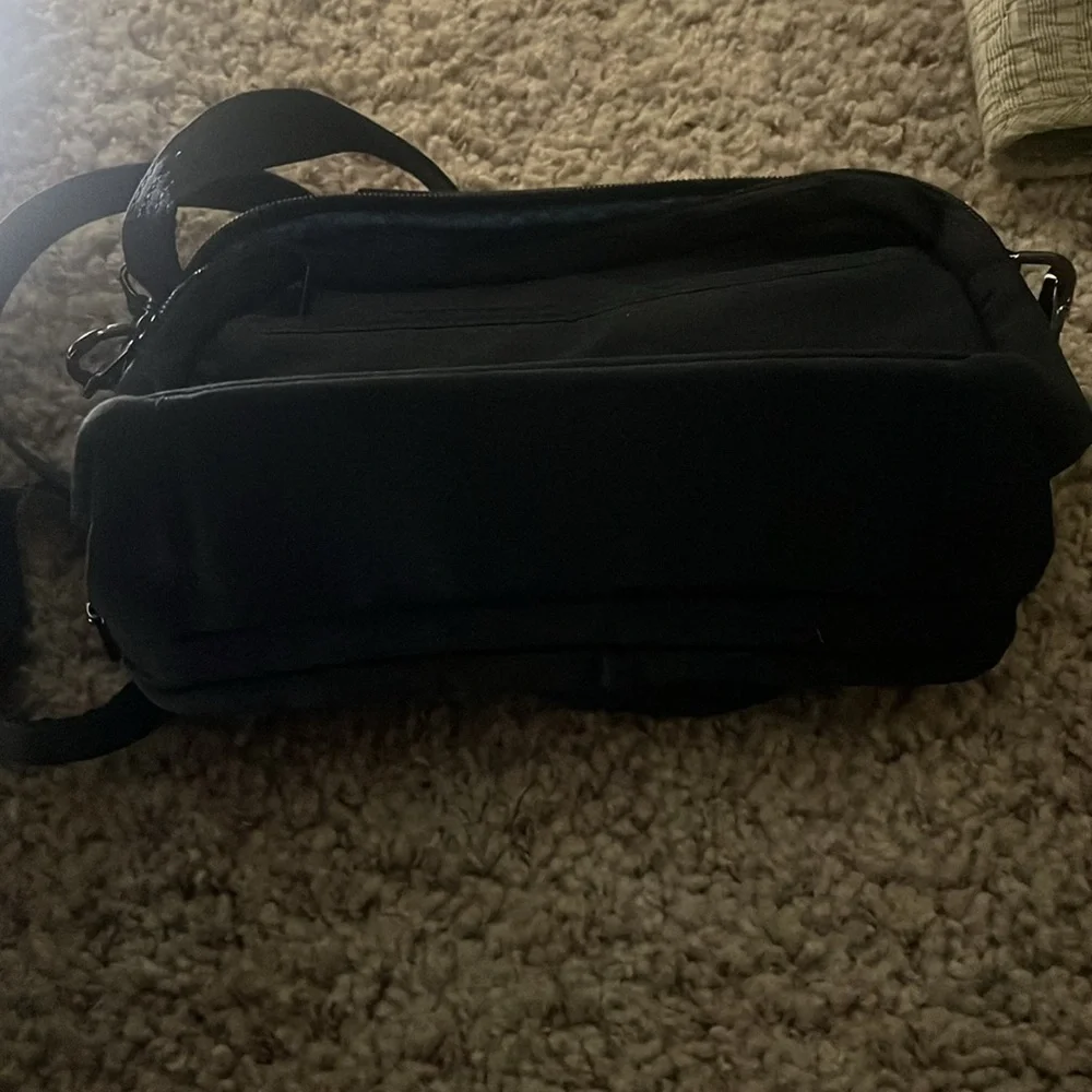 LUG Scoop Crossbody Bag - Picture 8 of 8